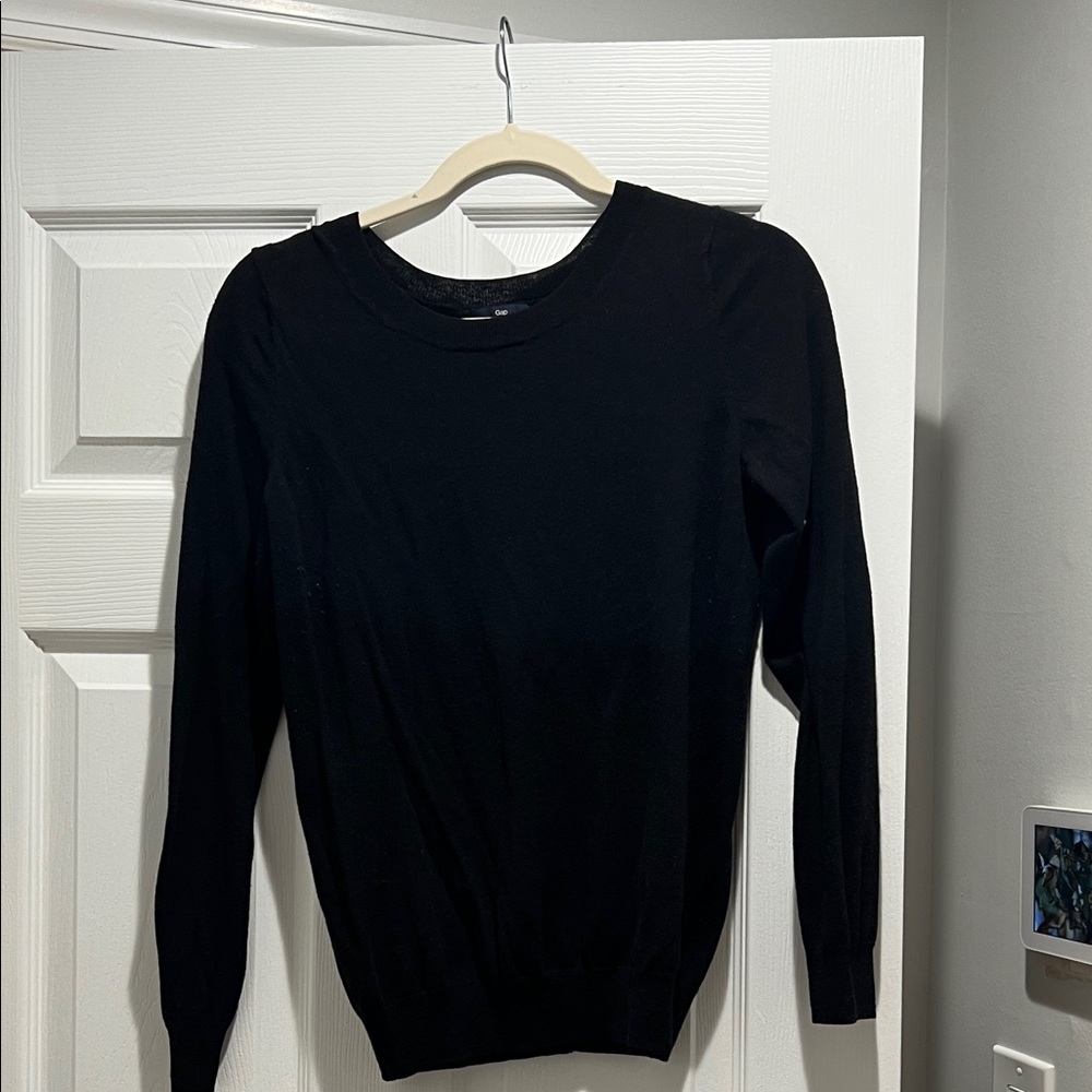GAP Women's Black Crew Neck Sweater